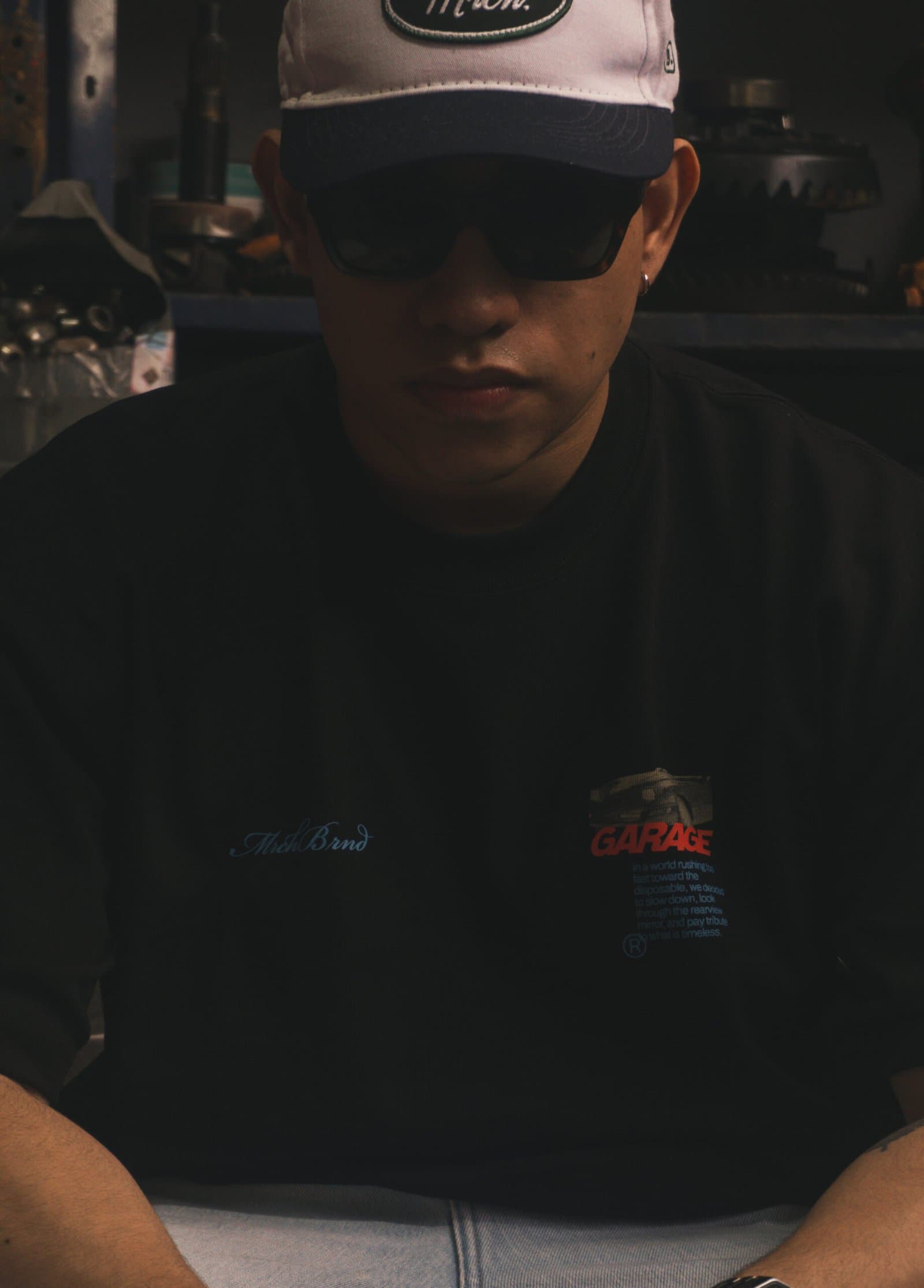 CAMISETA NEGRA GARAGE MRCH